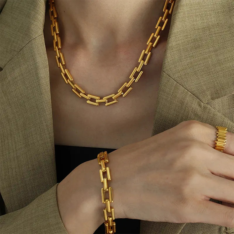 CLASSY ELEGANT Necklace