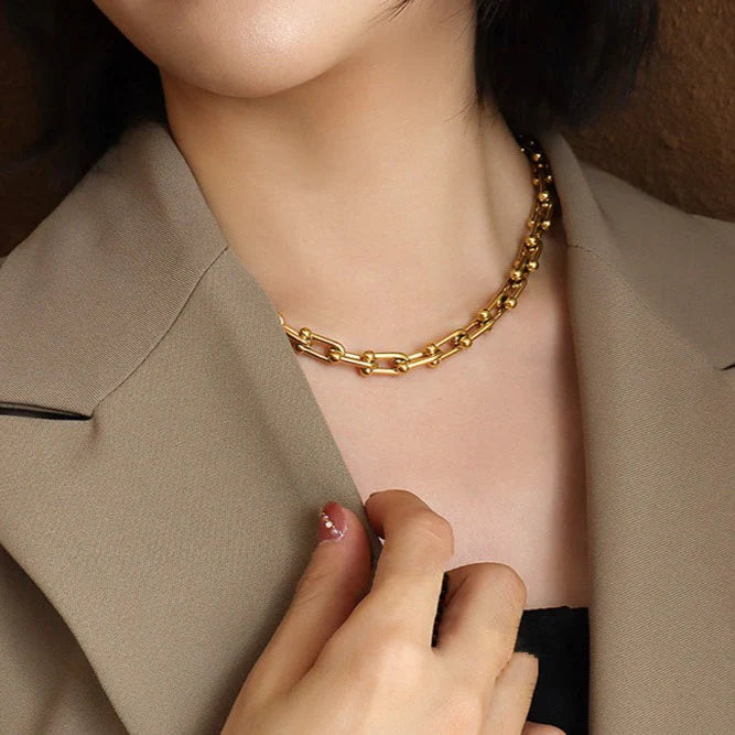 CLASSY Necklace