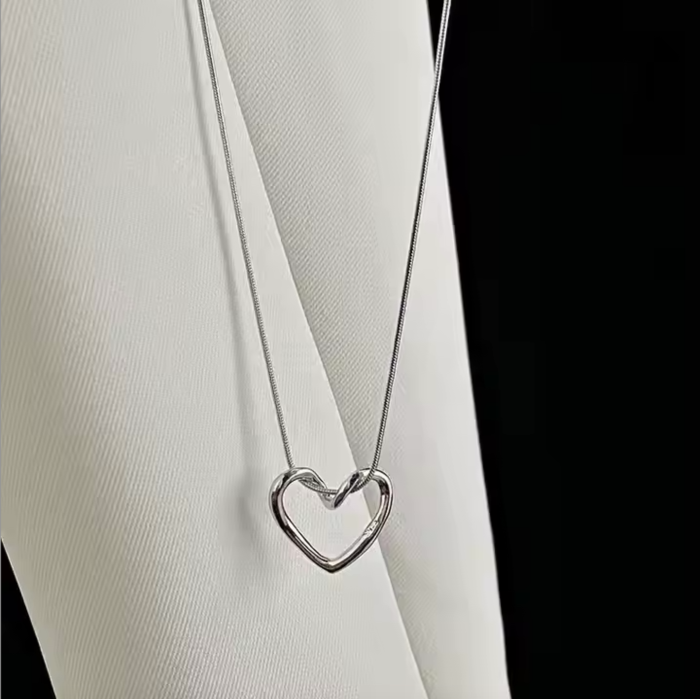 HOLLOW LOVE Necklace